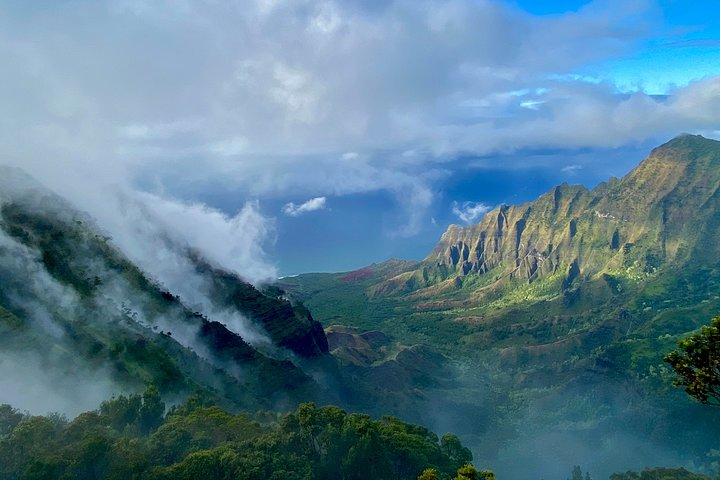 Kalalau valley, one of our stops at 4200 ft